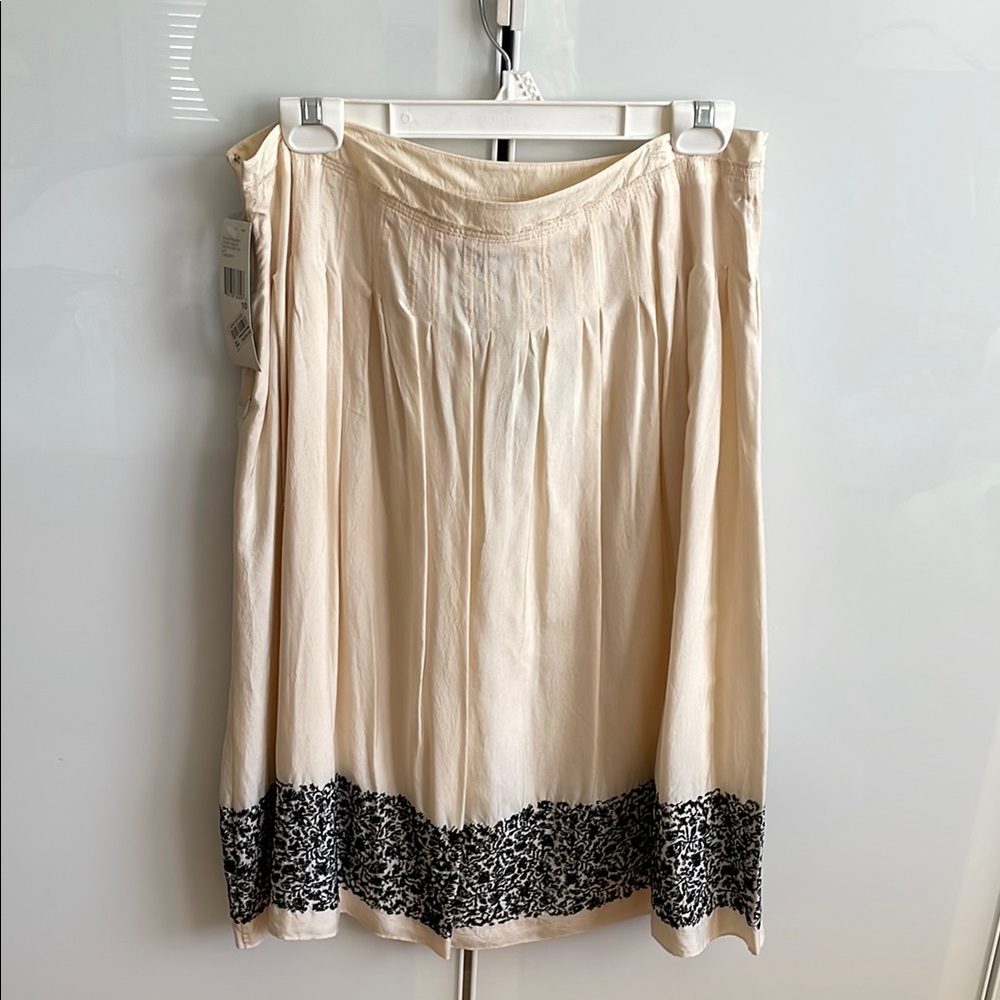 Elegant Cream and Black Women's Skirt DONNA KARAN SILK  size 10